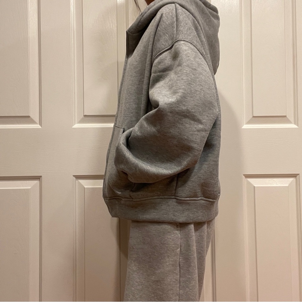 Grey zip-up - Picture 2 of 6